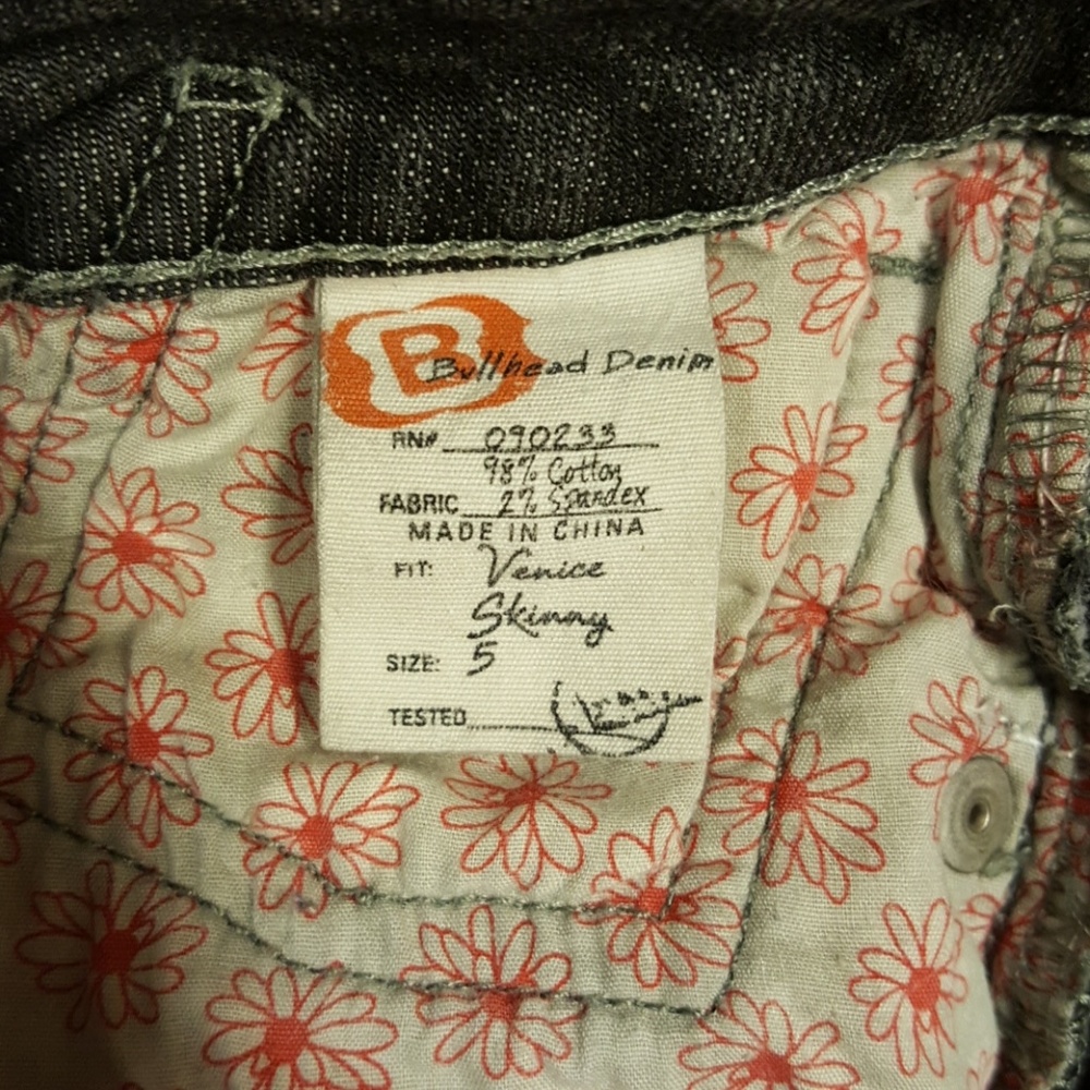 Bullhead Cropped Jeans - Picture 5 of 5